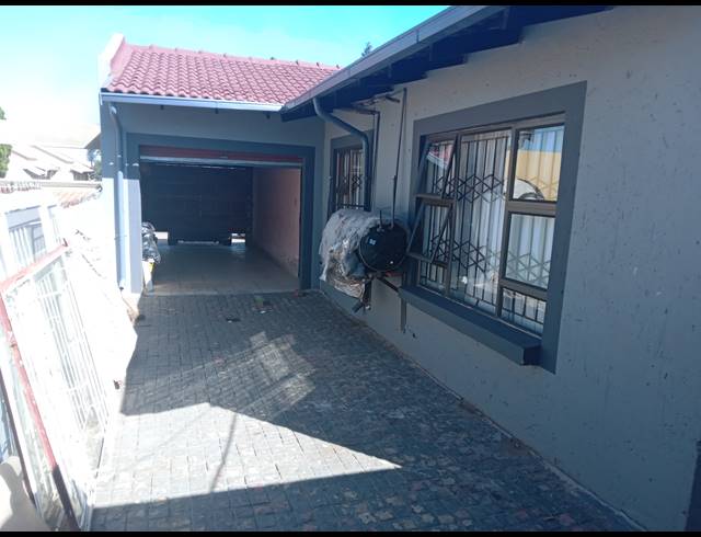 3 BEDROOM FREEHOLD FOR SALE IN VOSLOORUS